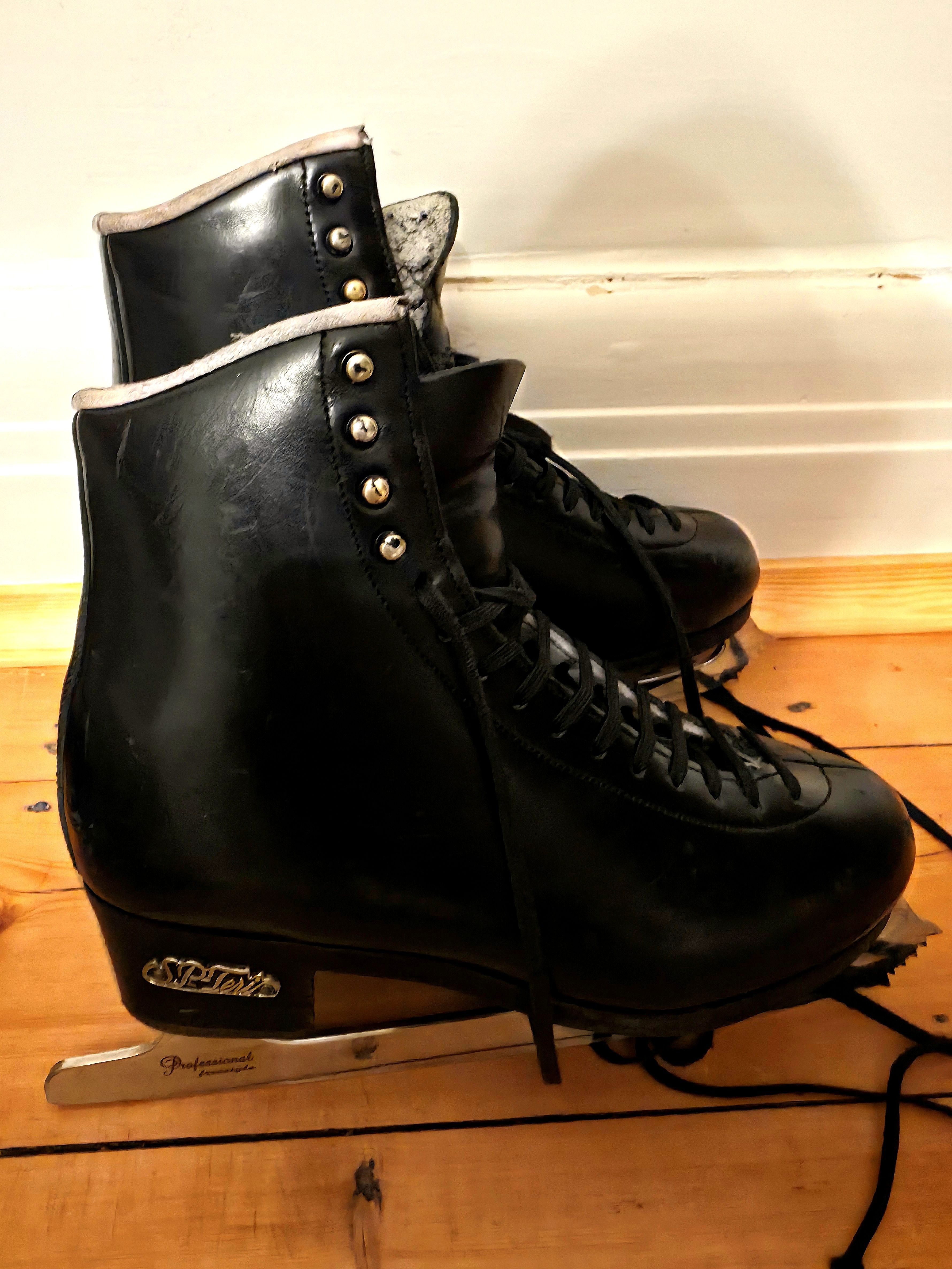 Photo of Baldi's Figure Skates. Photo taken by Baldi, A.K.A Amonn AL-Mahrouq at Guildford Spectrum Ice Rink.