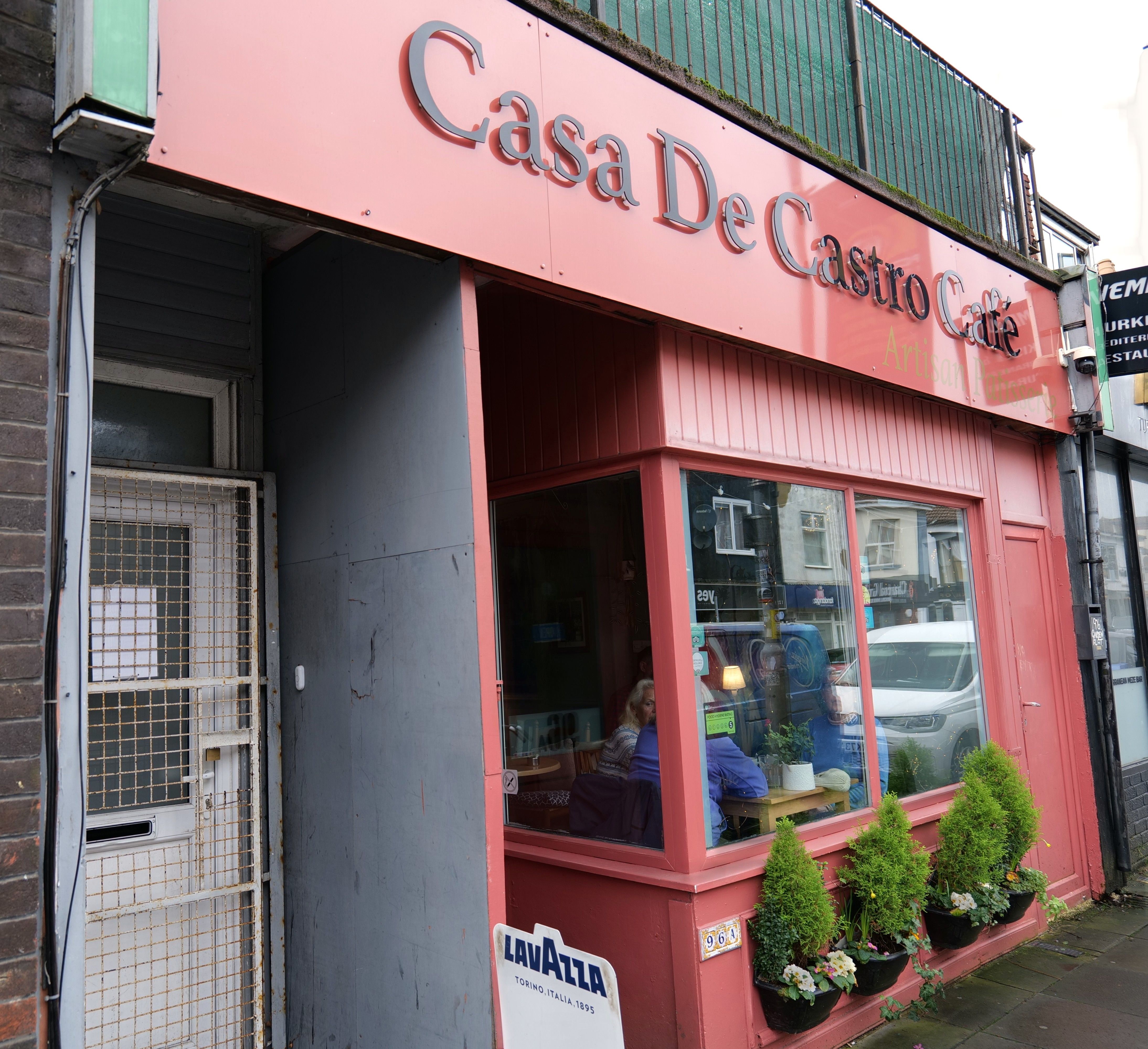 Photo of the front of Casa De Castro Cafe, 96a Albert Road Southsea. Photo taken in February 2026 by Baldi, A,K,A Amonn AL-Mahrouq