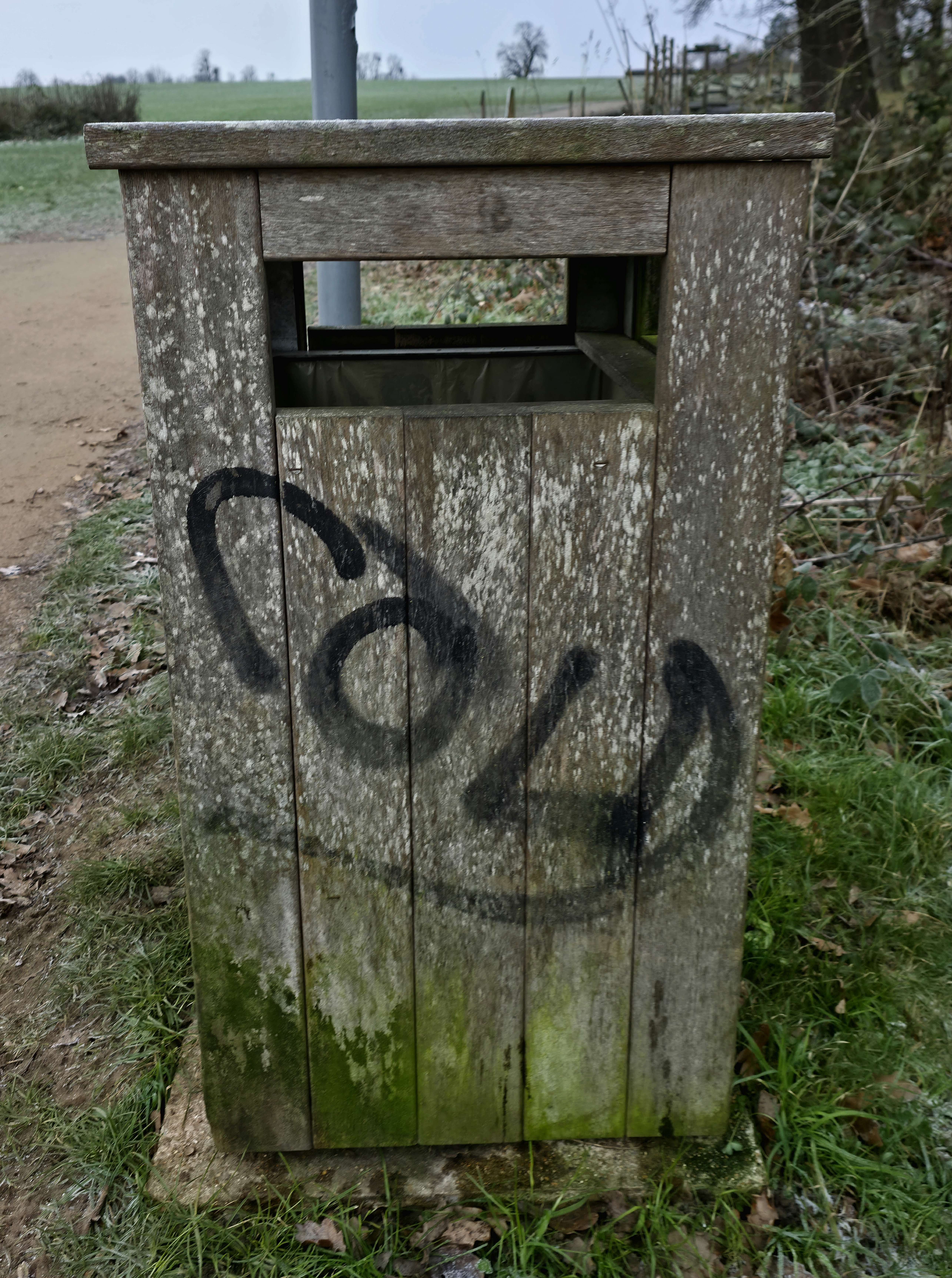 A photo of a wooden bin in Stoke Park, Guildford, Surrey displaying a sign saying Cold, taken by Baldi, A.K.A Amonn AL-Mahrouq in January 2026.
