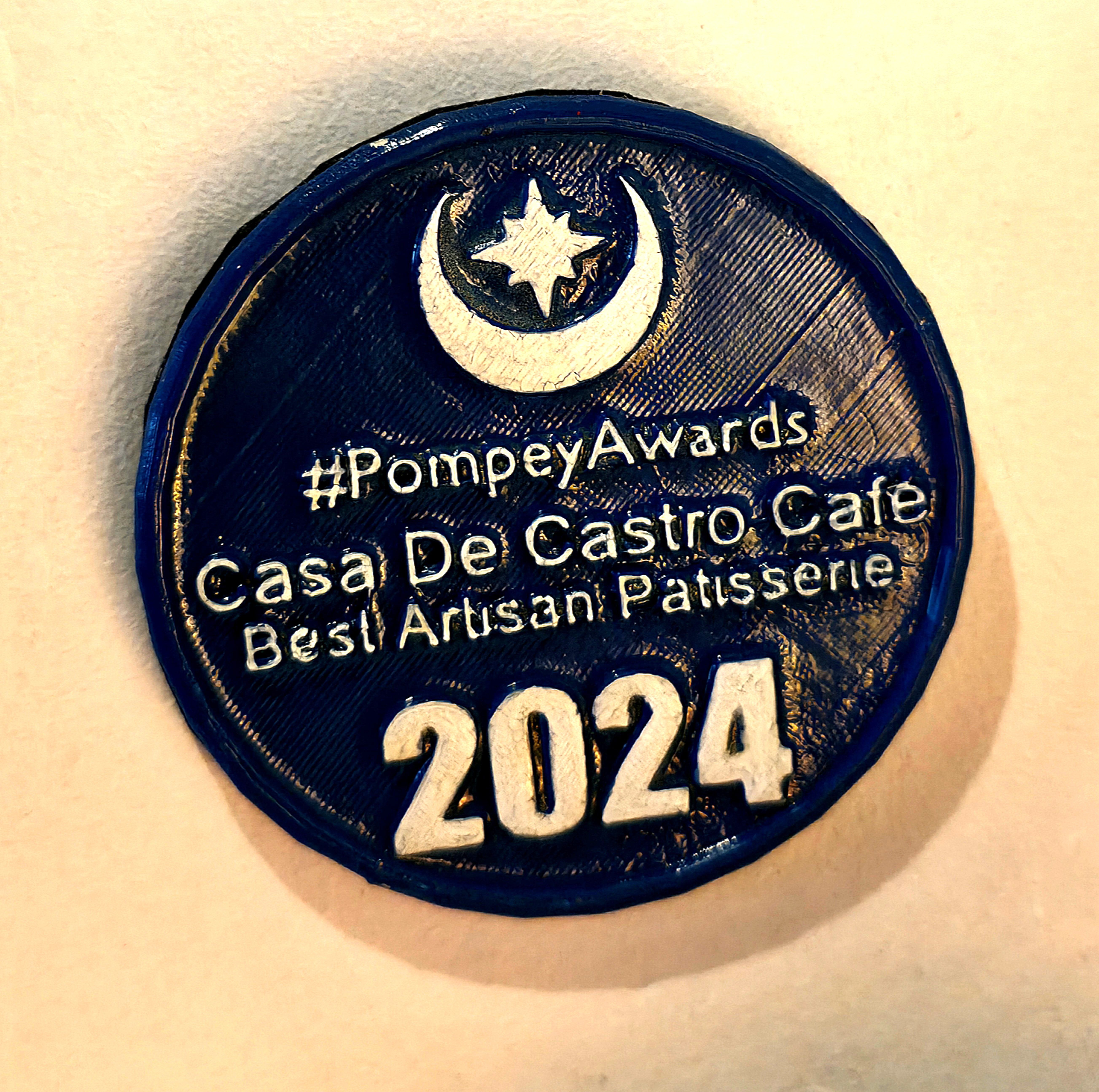 Photo of the plaque marking Castro De Castro's Pompey Award in 2024. Photo taken in February 2026 by Baldi, A,K,A Amonn AL-Mahrouq